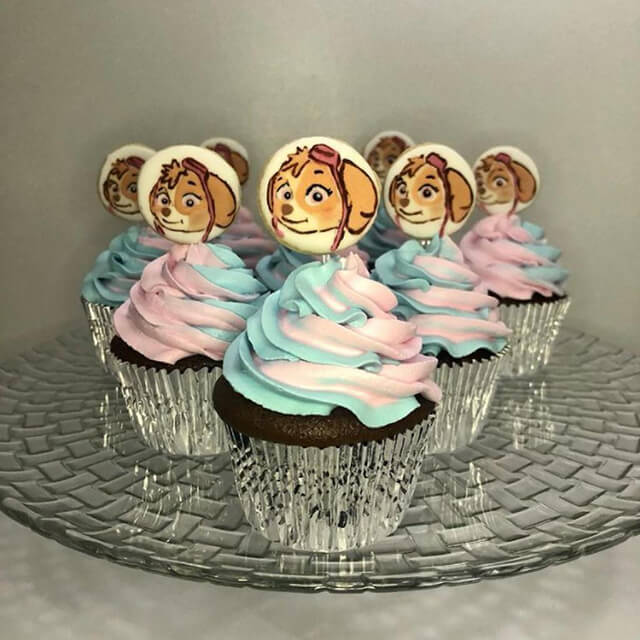 Cup Cakes com biscoito decorado